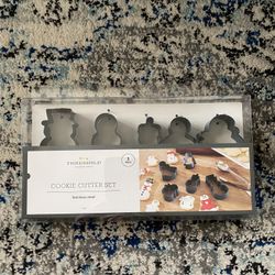 BRAND NEW 5 PIECE COOKIE CUTTER SET 