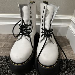 Women’s Size 9 Dr.Martens