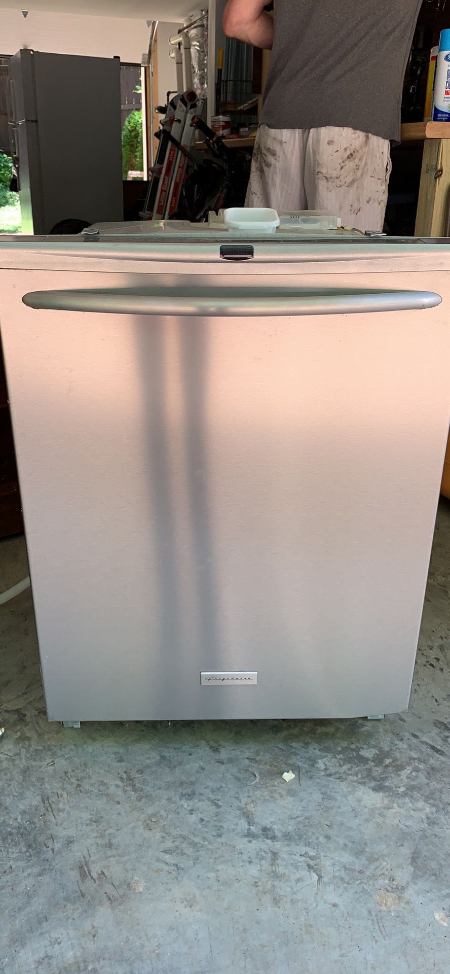 Fridgidaire Dishwasher for parts or to fix