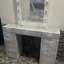 Vanity Desk With Mirror