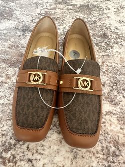 New Michael Kors Loafers Size 7