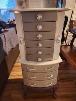 Standing jewelry/craft drawer