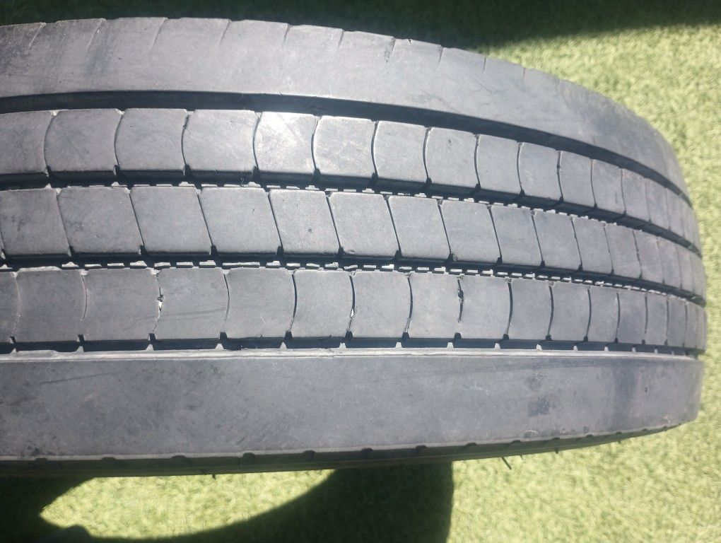 225-70R19.5 Falken