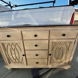 Accent Dresser/sideboard 