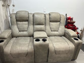 Sofá reclinable funciona perfectamente. Cómo nuevo precio negociable