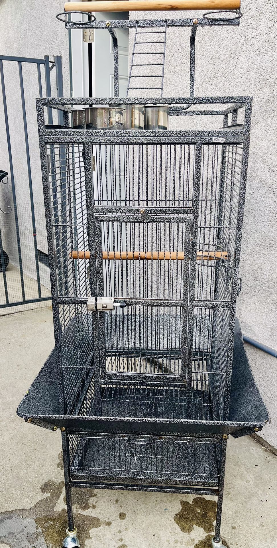 Rolling Bird Cage with play top feeding
