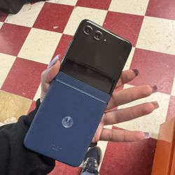Motorola Razr 2025 Boost Mobile 