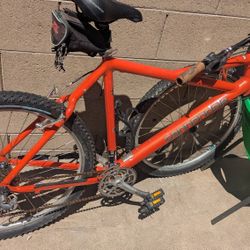 Cannodale XL needs only fork 26 1/18 and brakes everything else is there 80 obo 