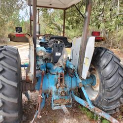 5900 Ford Tractor 