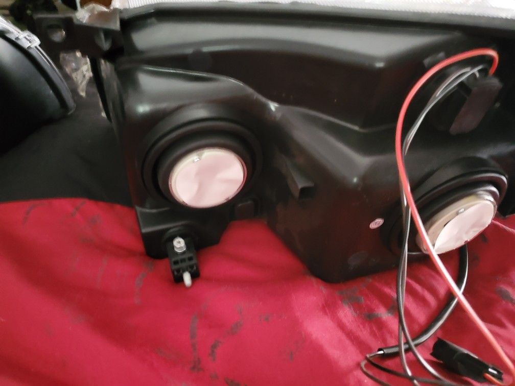 Dodge magnum headlights 2005 to 2007
