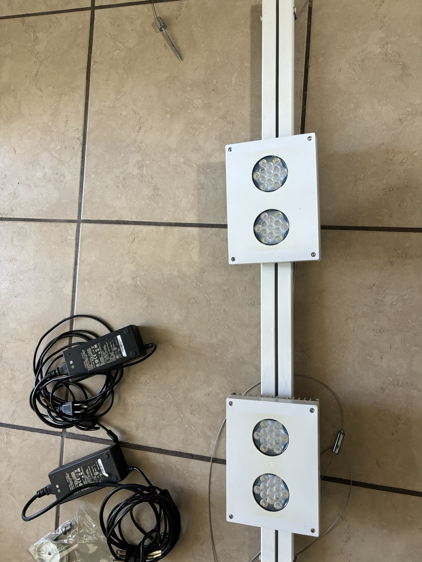 Lights AI hydras 26 with AI ceiling rail
