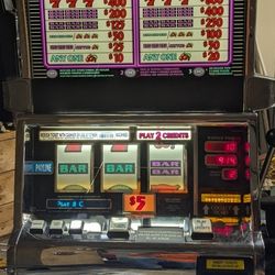 IGT S2000 Double Diamond Slot Machine