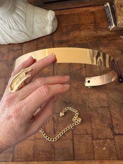 Gold tone metal belt with chain and a heart, gold metal modern ring