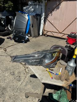 Toyota Corolla LEFT USED OEM HEADLIGHT (2020-2023)