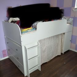 Twin Bed With Lots Of Storage 