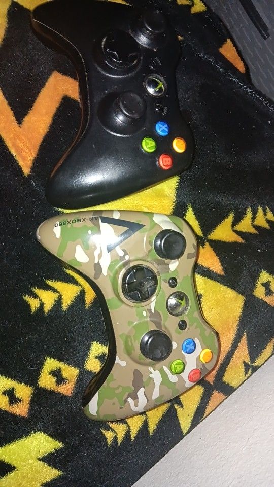 2 Xbox 360 Controllers
