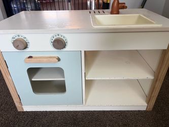 Play kitchen
