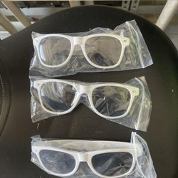 Kim Crawford Sun Glasses