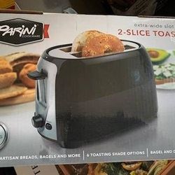 BRAND NEW TOASTER. 🍞🍞🍞
