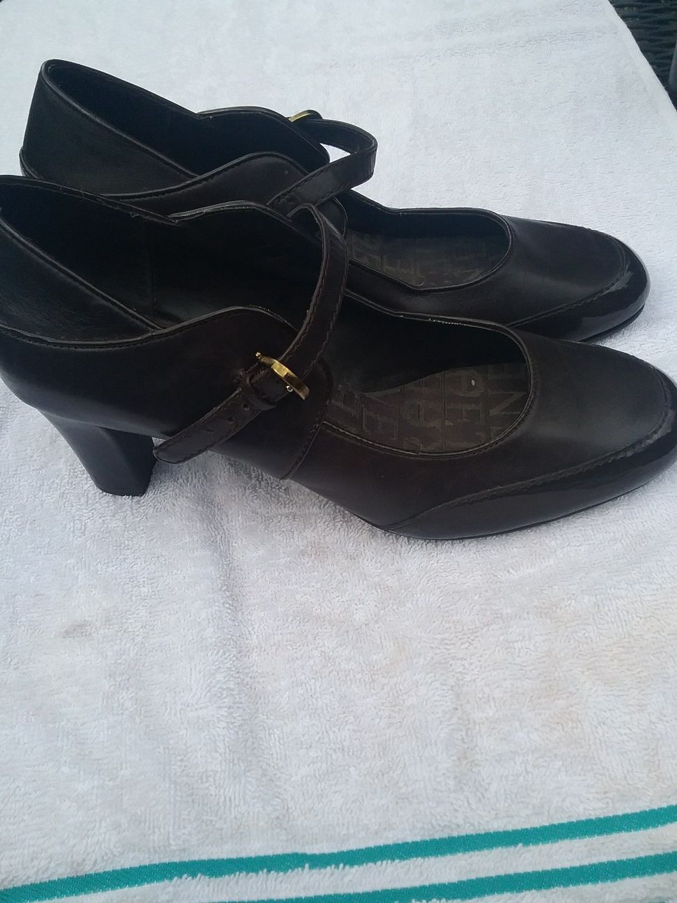 10M Aigner heels