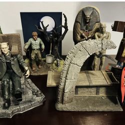 LOT OF 6 CLASSIC MOVIE FIGURES WITH ADDITIONAL DIORAMAS/STANDS/PROPS