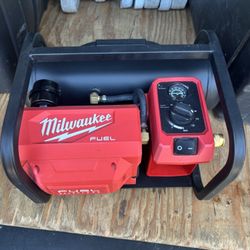 Milwaukee 2gallon Compact Quiet Compressor Fuel Brushless