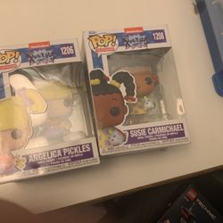2 Funko Pops