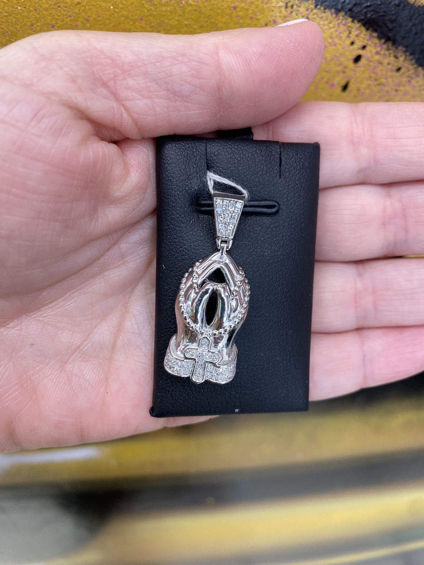 10k DIAMOND PRAYING HANDS CHARM