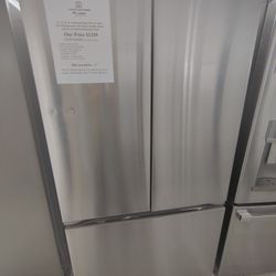 NEW MONTH SALE! LG 32 cu. ft. Standard Depth MAX French Door Refrigerator W/ Pocket Handle, Water And Ice In PrintProof Stainless Steel