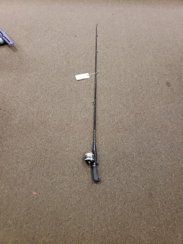 Zebco 6102 Medium Action Fishing Rod And Reel Combo for Sale in Hartford,  CT - OfferUp
