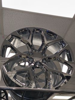 "Road Diva" 💅 Your truck has been asking for a makeover, and we have the answer. These 24s are the ultimate accessory for a truck that means business