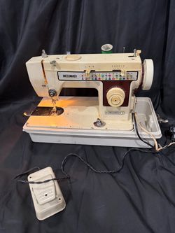 Sewing Machine Vintage Dressmaker 2402 w/case
