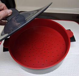 9" TUPPERWARE MICROWAVE 3 PIECE  STEAMER