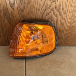 CR Dodge Van 1998 To 2003 Park Signal Light Driver Side Assembly 