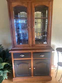Hutch/China Cabinet