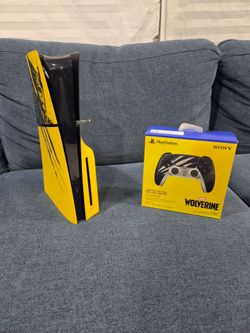 Playstation 5 disc Wolverine edition cover and controller