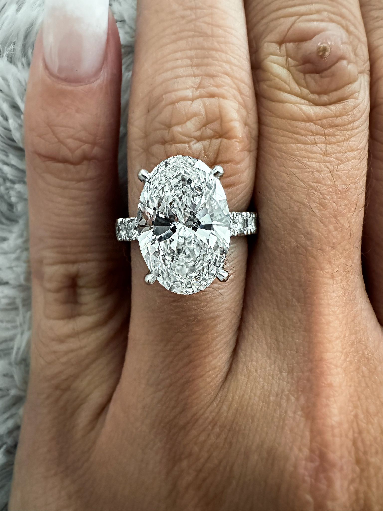 Absolutely Stunning Engagement Ring 4 Carats 14kg