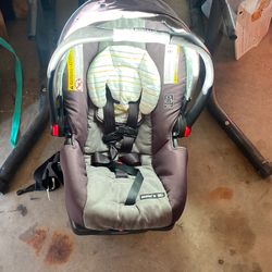 Snugride Infant Car seat With Base