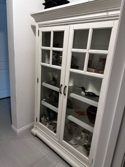 White curio cabinet