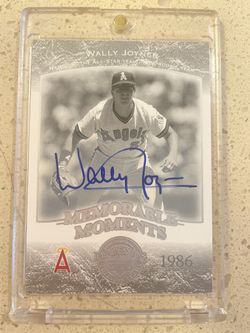 2004 Upper Deck Memorable Moments Auto 