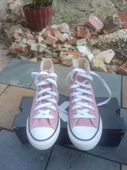 Converse Chuck Taylor High Top Sneakers Pink size 2 youth
