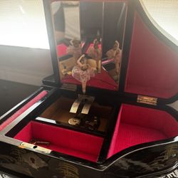 Japan Vintage Asian Lacquer “I Kiss Your Hand Madame” Decorative Jewelry Keepsake Box