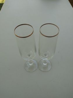 2 Glass Champagne Flutes