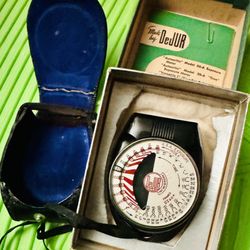 DEJUR MODEL 50 CINE LIGHT METER - 1946 - NICE FULLY WORKING CONDITION