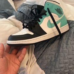 Jordan 1 Mids
