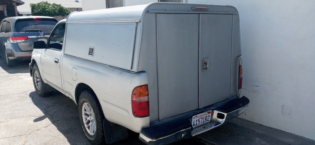 Tacoma 2000 Clean Title 156000 Miles. Stardar Trasmisión. Ac Good