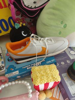 Shoes size 11