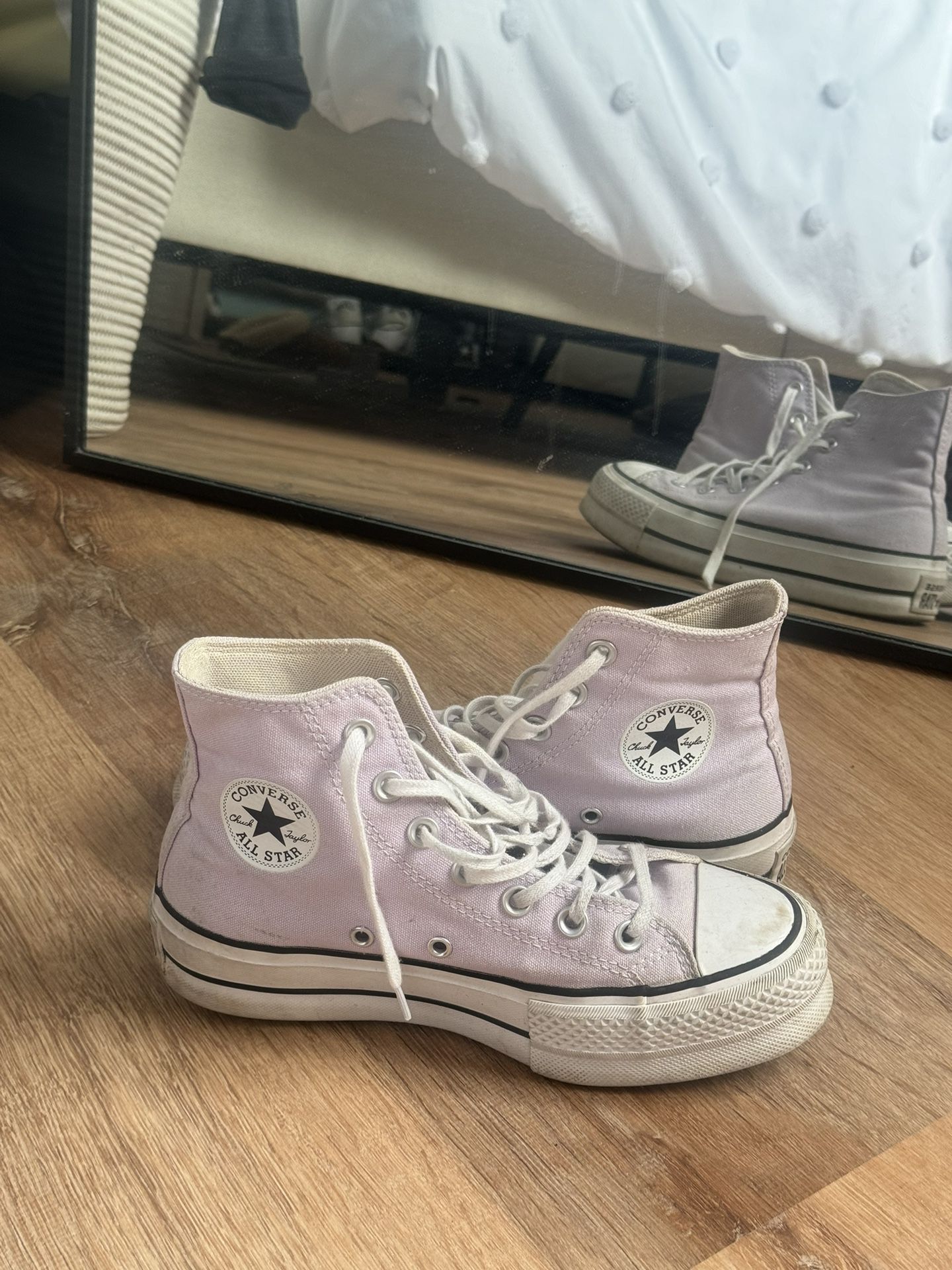 Converse Hightop Size 6. Pastel Purple