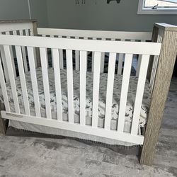 White/Grey Trim Crib