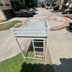 Bunk bed Top With Supports